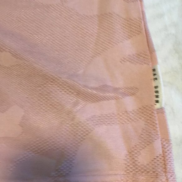 RAE Dunn Pink Camo “Gym Hair Don't Care” Yoga Top with Keyhole back - Picture 5 of 9